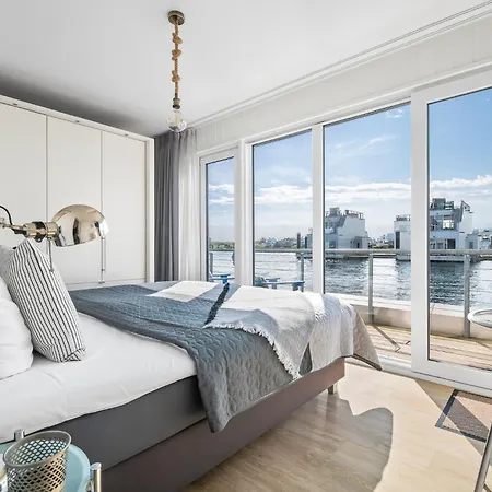 Sea Breeze: Meerblick, Sauna, Dachterrasse, Bootsanleger Hébergement de vacances