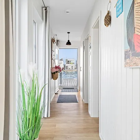 Hébergement de vacances Sea Breeze: Meerblick, Sauna, Dachterrasse, Bootsanleger *