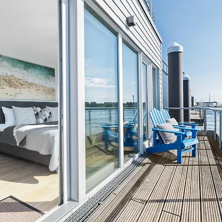 Sea Breeze: Meerblick, Sauna, Dachterrasse, Bootsanleger *