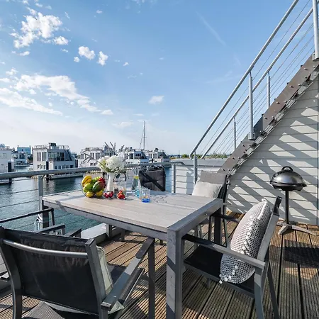 Sea Breeze: Meerblick, Sauna, Dachterrasse, Bootsanleger *