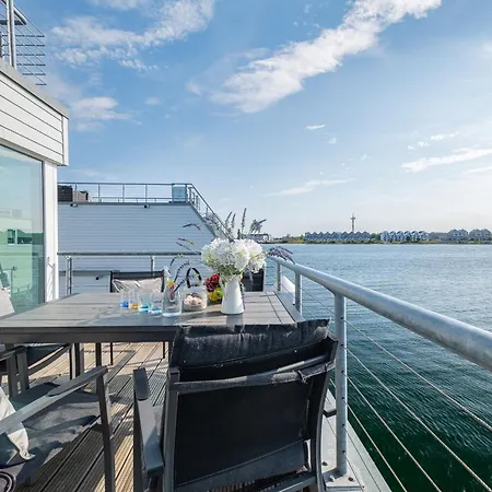 Sea Breeze: Meerblick, Sauna, Dachterrasse, Bootsanleger Olpenitz