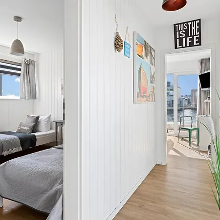 Sea Breeze: Meerblick, Sauna, Dachterrasse, Bootsanleger *