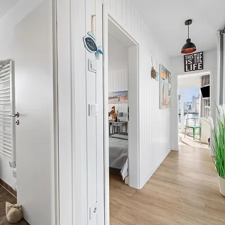 Sea Breeze: Meerblick, Sauna, Dachterrasse, Bootsanleger Holiday home