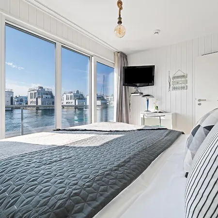 Sea Breeze: Meerblick, Sauna, Dachterrasse, Bootsanleger * Olpenitz