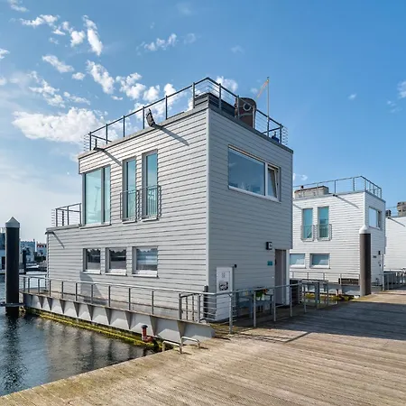Sea Breeze: Meerblick, Sauna, Dachterrasse, Bootsanleger