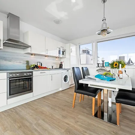 Hébergement de vacances Sea Breeze: Meerblick, Sauna, Dachterrasse, Bootsanleger