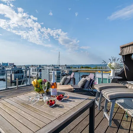 Sea Breeze: Meerblick, Sauna, Dachterrasse, Bootsanleger Feriehus *