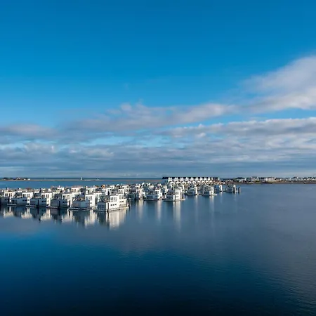 Sea Breeze: Meerblick, Sauna, Dachterrasse, Bootsanleger Hébergement de vacances