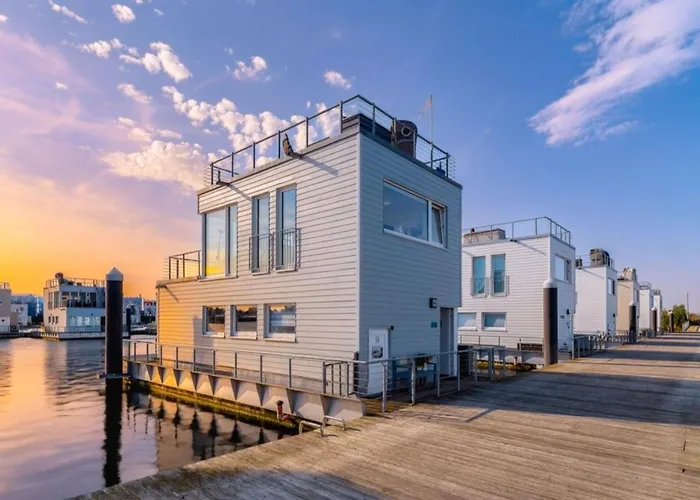 Sea Breeze: Meerblick, Sauna, Dachterrasse, Bootsanleger *